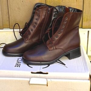 La Canadienne Lace-up Boots, like new